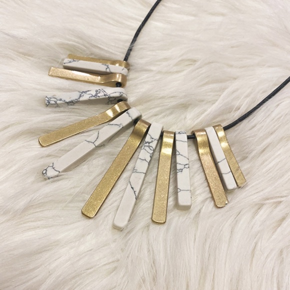 Gold Marble Fan Statement Necklace - Picture 2 of 2